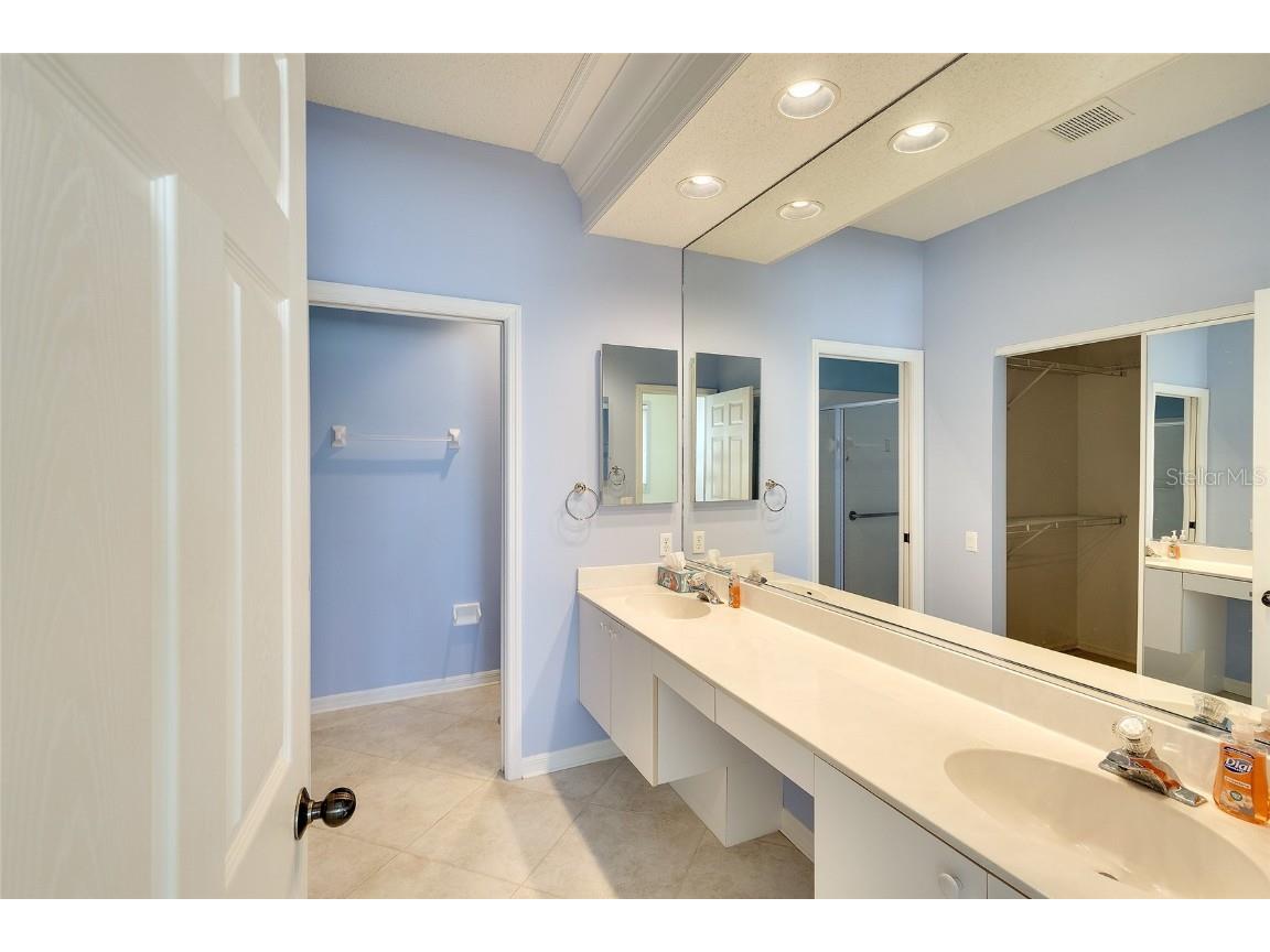 8575 54th Avenue Circle E. Circle E Bradenton FL 34211 A4670711 image18