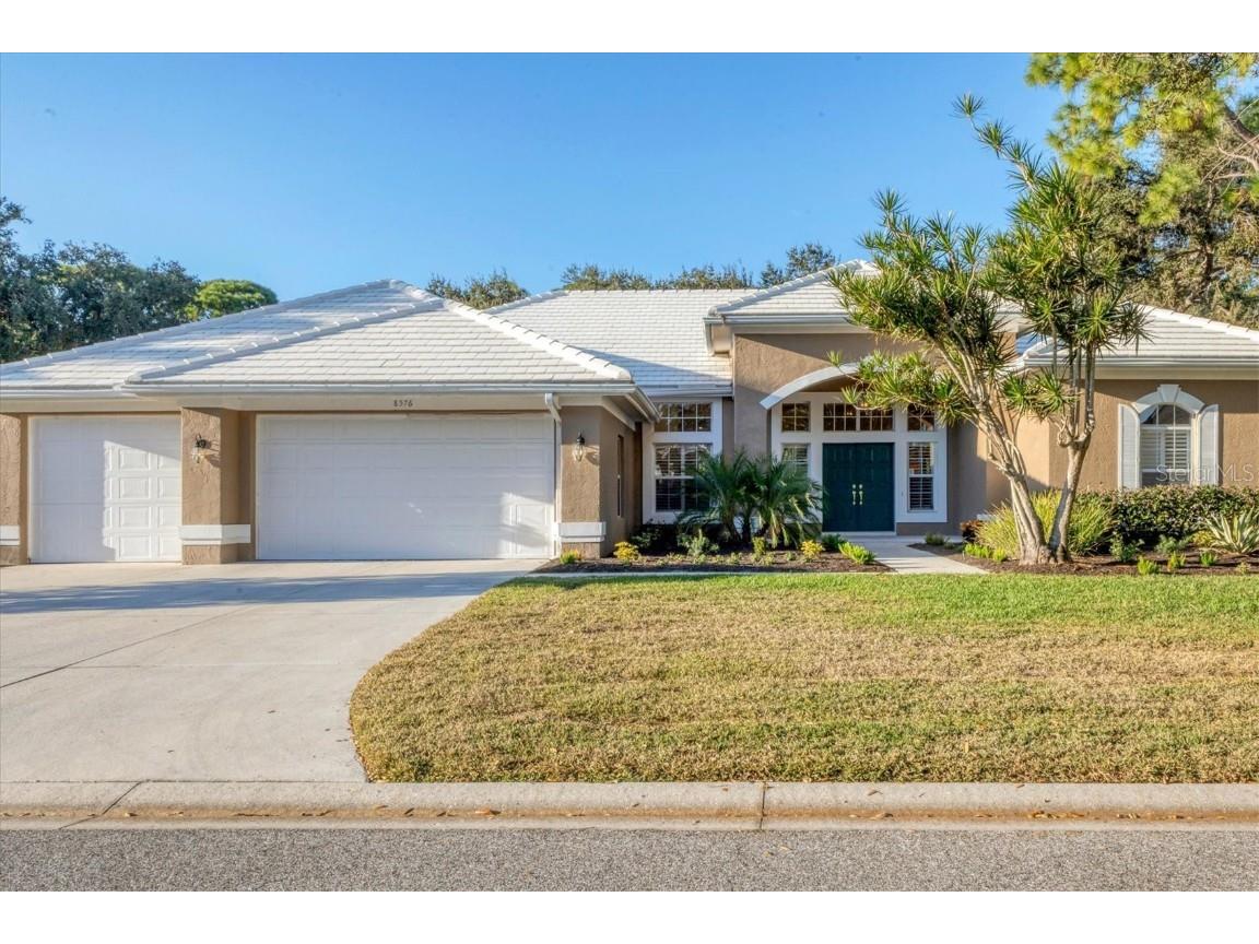 8576 Woodbriar Drive Sarasota FL 34238 A4674889 image1