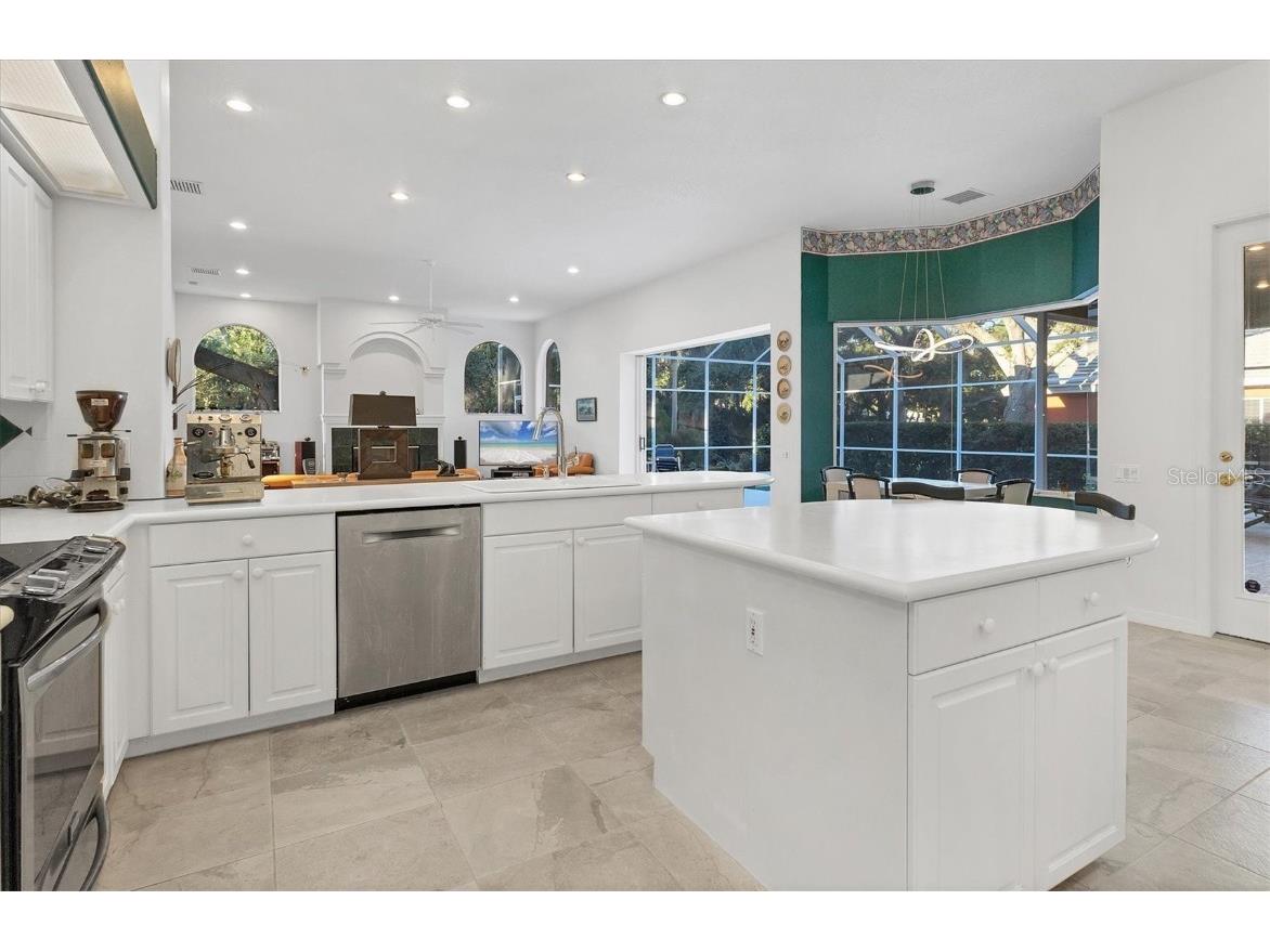 8576 Woodbriar Drive Sarasota FL 34238 A4674889 image17