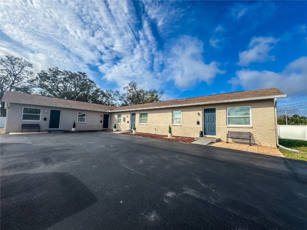 858 93rd Avenue N Saint Petersburg FL 33702 TB8351559 image1