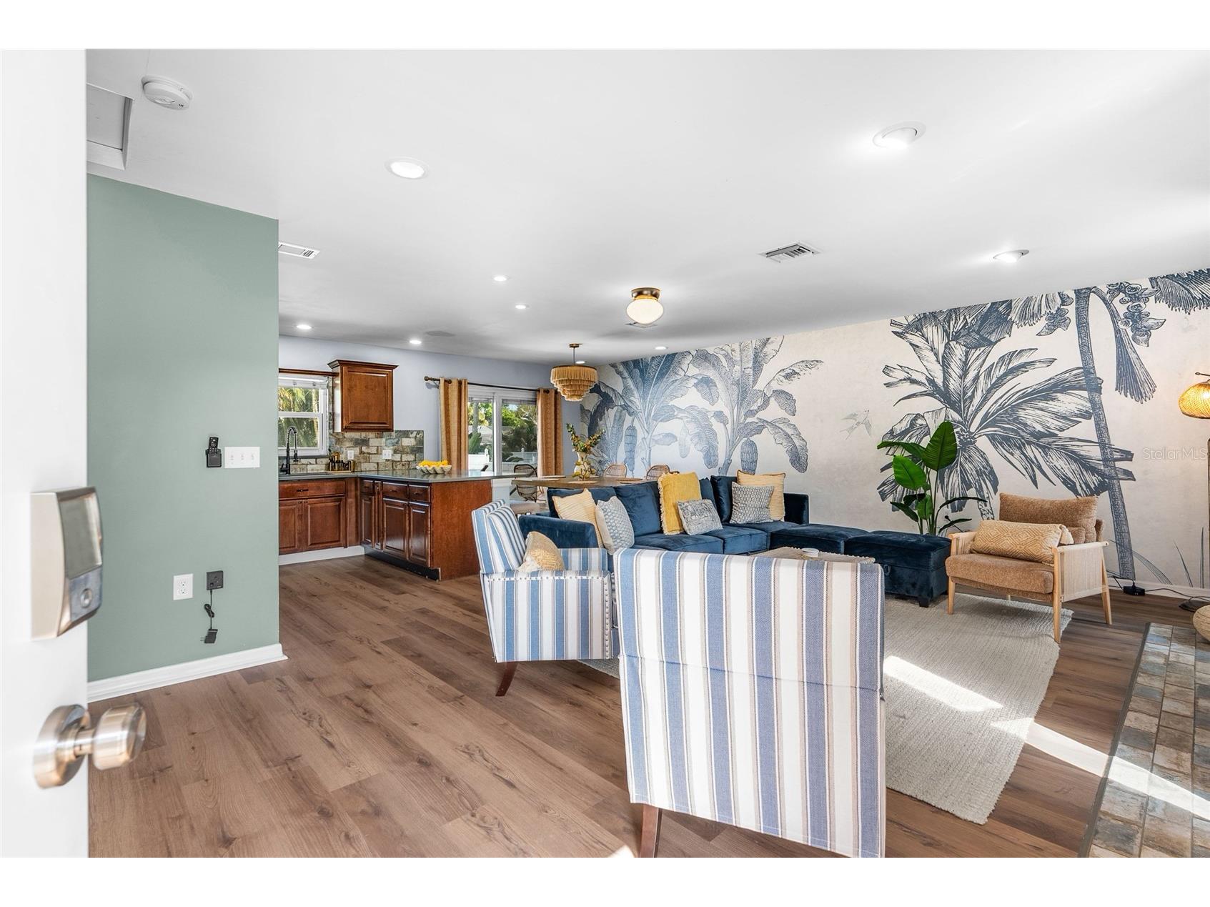 8580 139th Lane Seminole FL 33776 TB8487807 image4