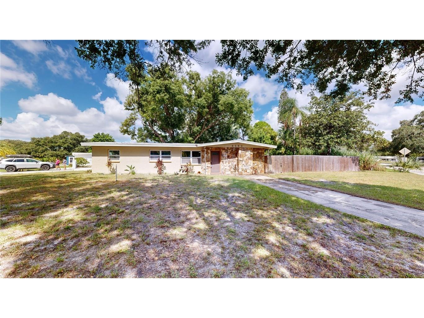 8583 Narcissus Avenue Seminole FL 33777 TB8303391 image1