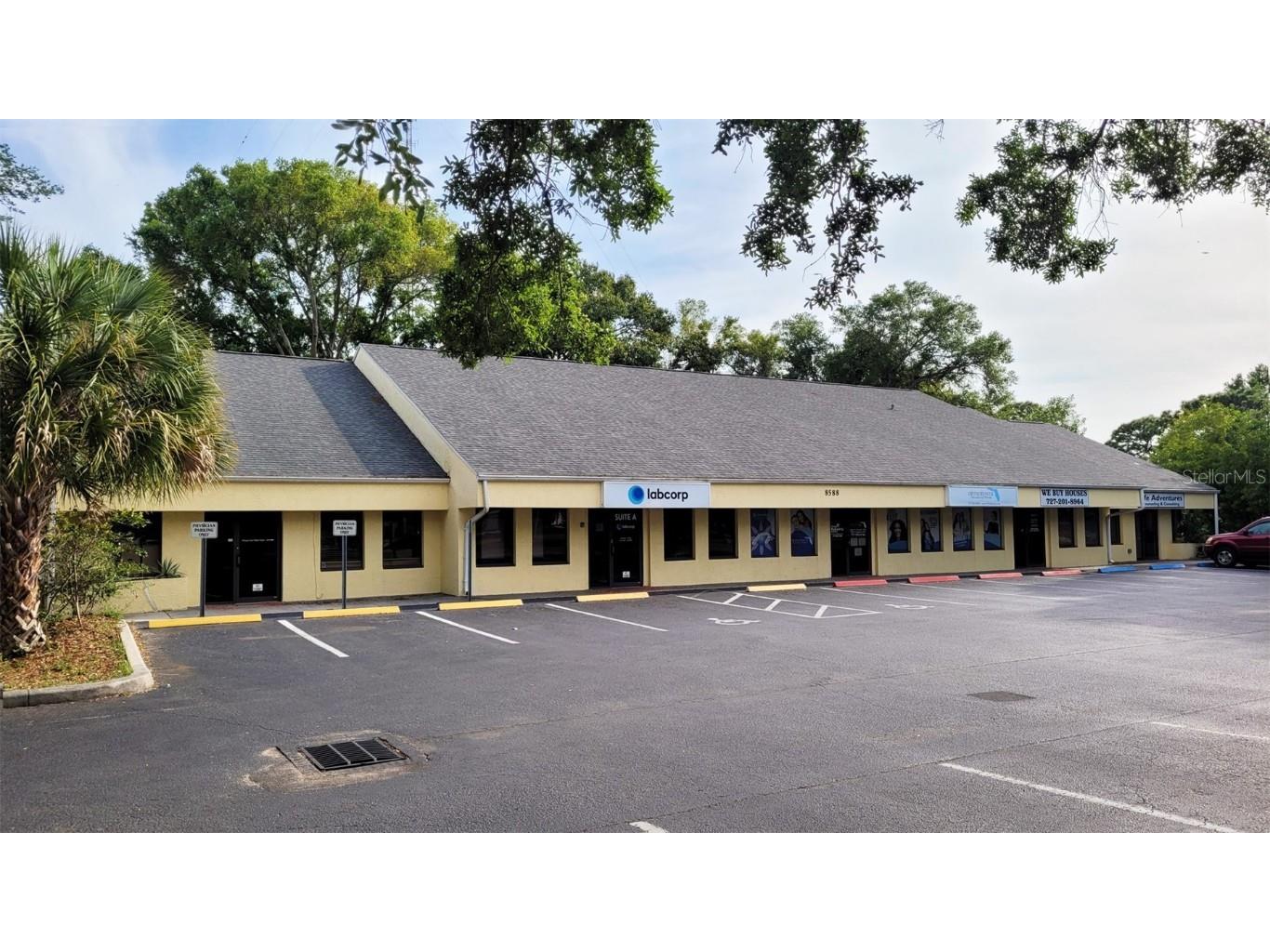 8588 Starkey Road Seminole FL 33777 W7863787 image1