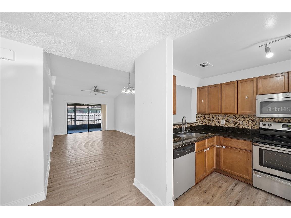 86 Silver Park Circle Kissimmee FL 34743 O6332172 image3