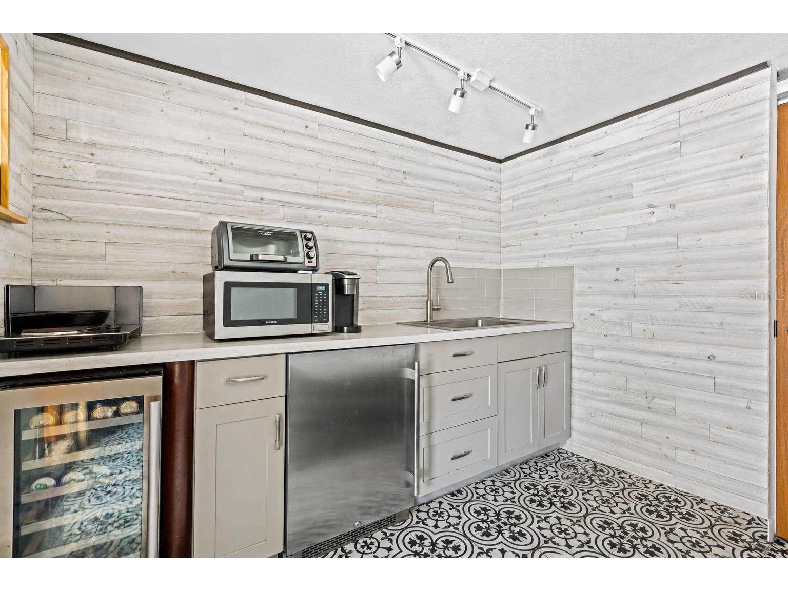 860 12th Avenue N Saint Petersburg FL 33701 TB8517559 image4