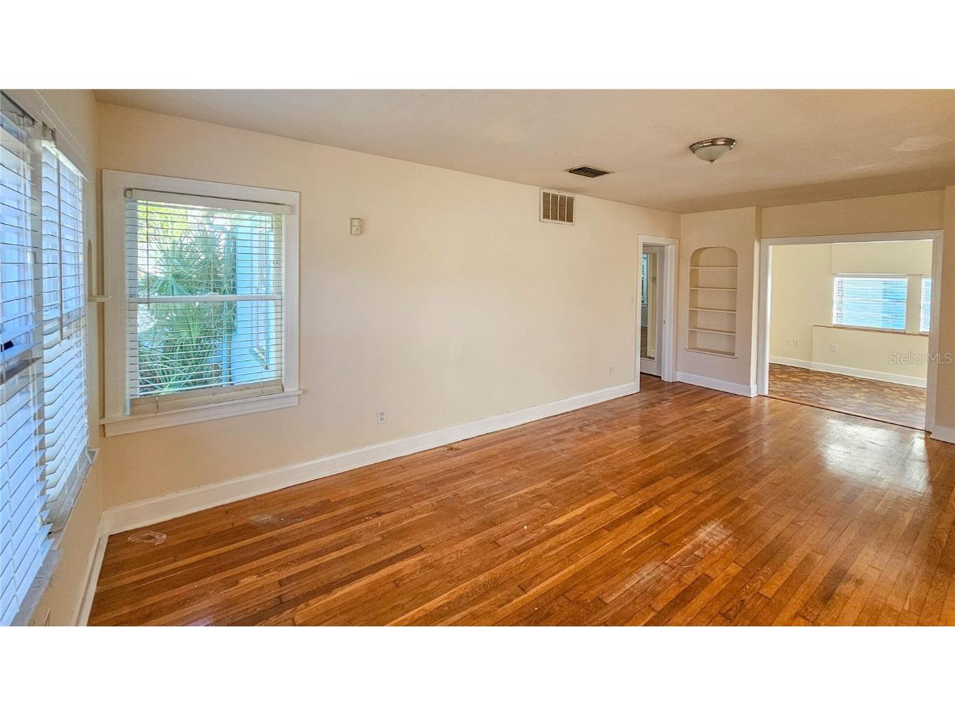 860 16th Avenue S Saint Petersburg FL 33701 TB8454354 image2