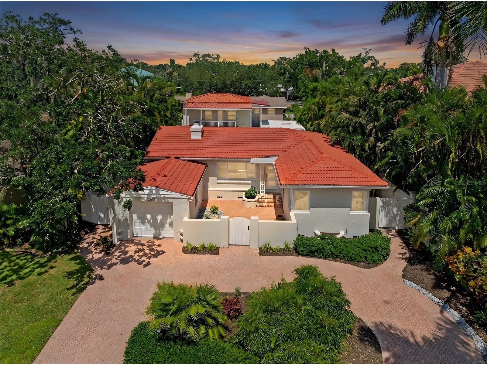 860 Snell Isle Boulevard NE Saint Petersburg FL 33704 A4665216 image1