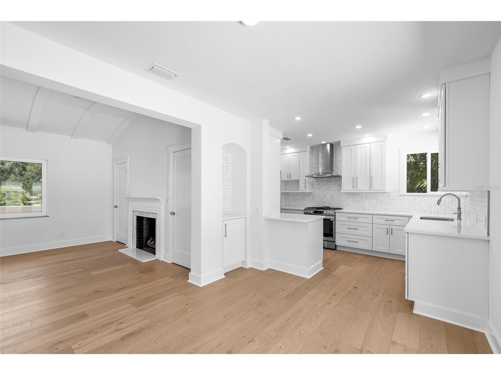 860 Snell Isle Boulevard NE Saint Petersburg FL 33704 A4665216 image15