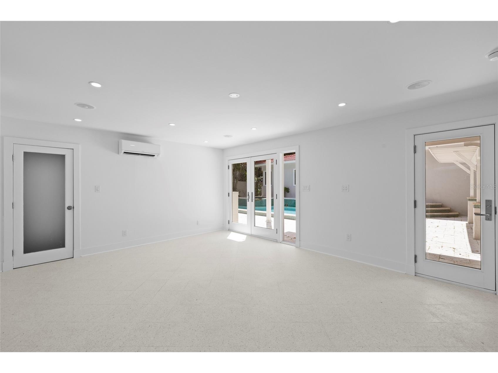 860 Snell Isle Boulevard NE Saint Petersburg FL 33704 A4665216 image48