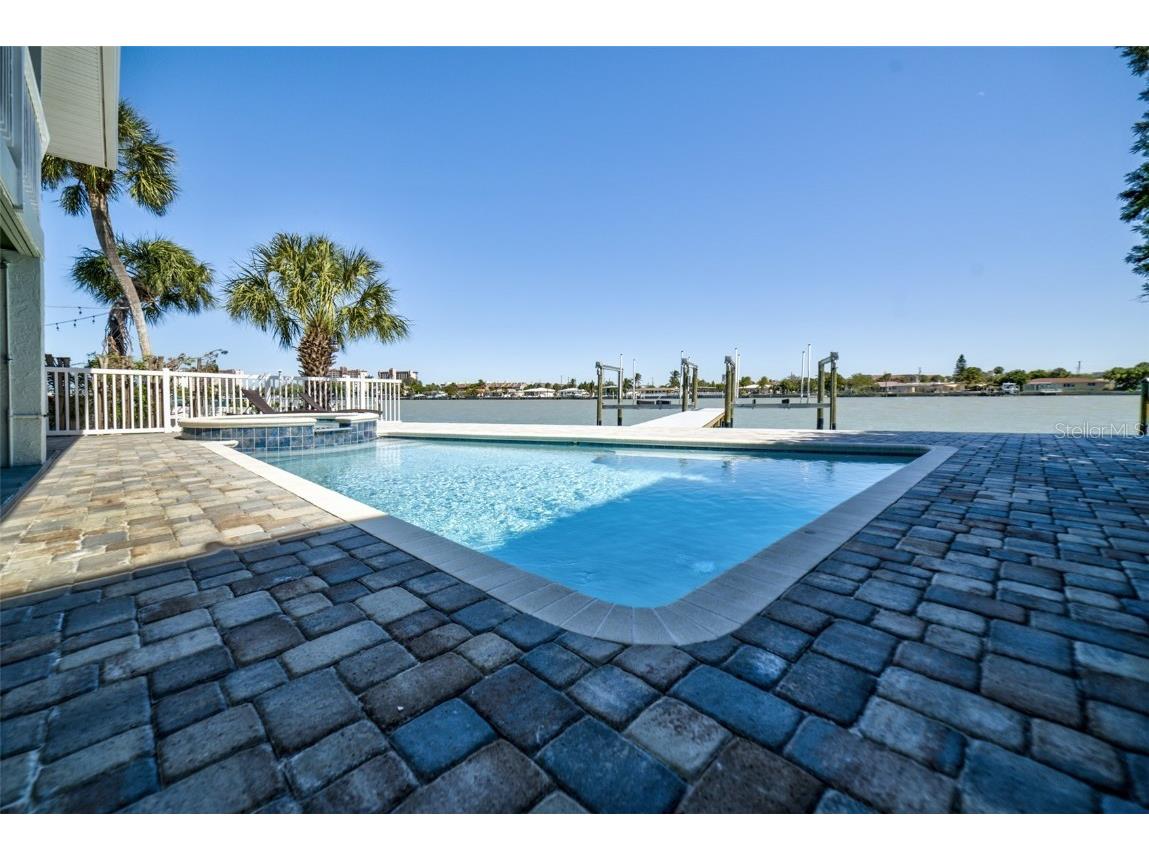 8601 E Bay Drive #3 Treasure Island FL 33706 - BLIND PASS U8208908 image1