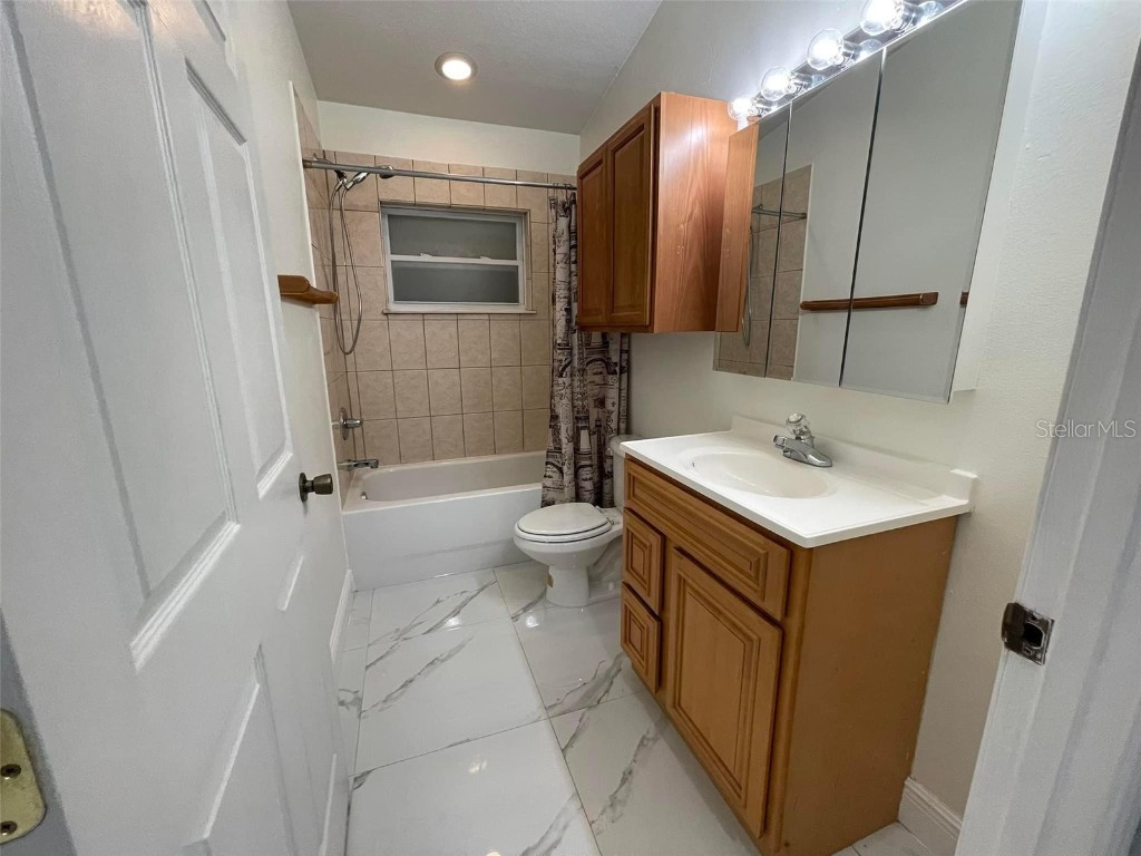 8601 Twin Lakes Boulevard Tampa FL 33614 TB8328260 image16