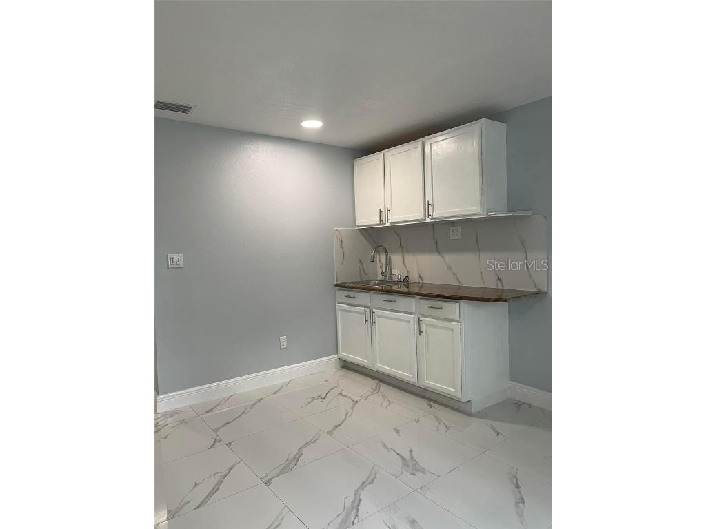 8601 Twin Lakes Boulevard Tampa FL 33614 TB8328260 image34