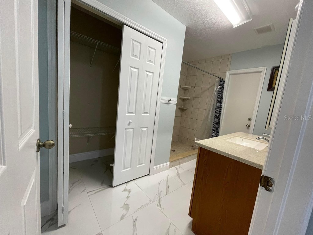 8601 Twin Lakes Boulevard Tampa FL 33614 TB8328260 image39