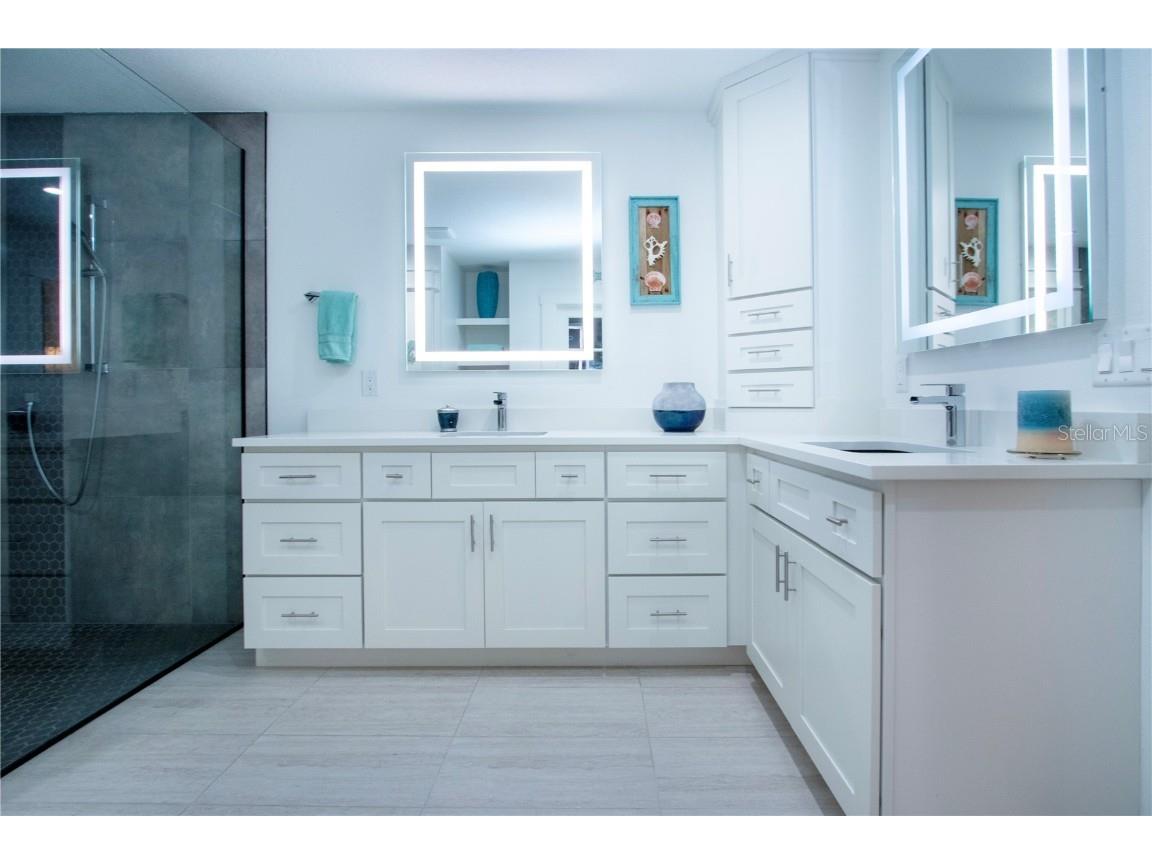 8607 50th Avenue W Bradenton FL 34210 A4670602 image48