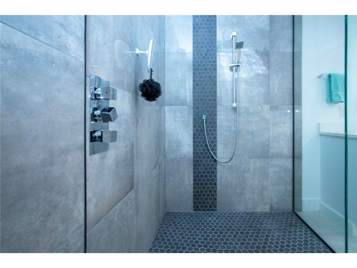 8607 50th Avenue W Bradenton FL 34210 A4670602 image51