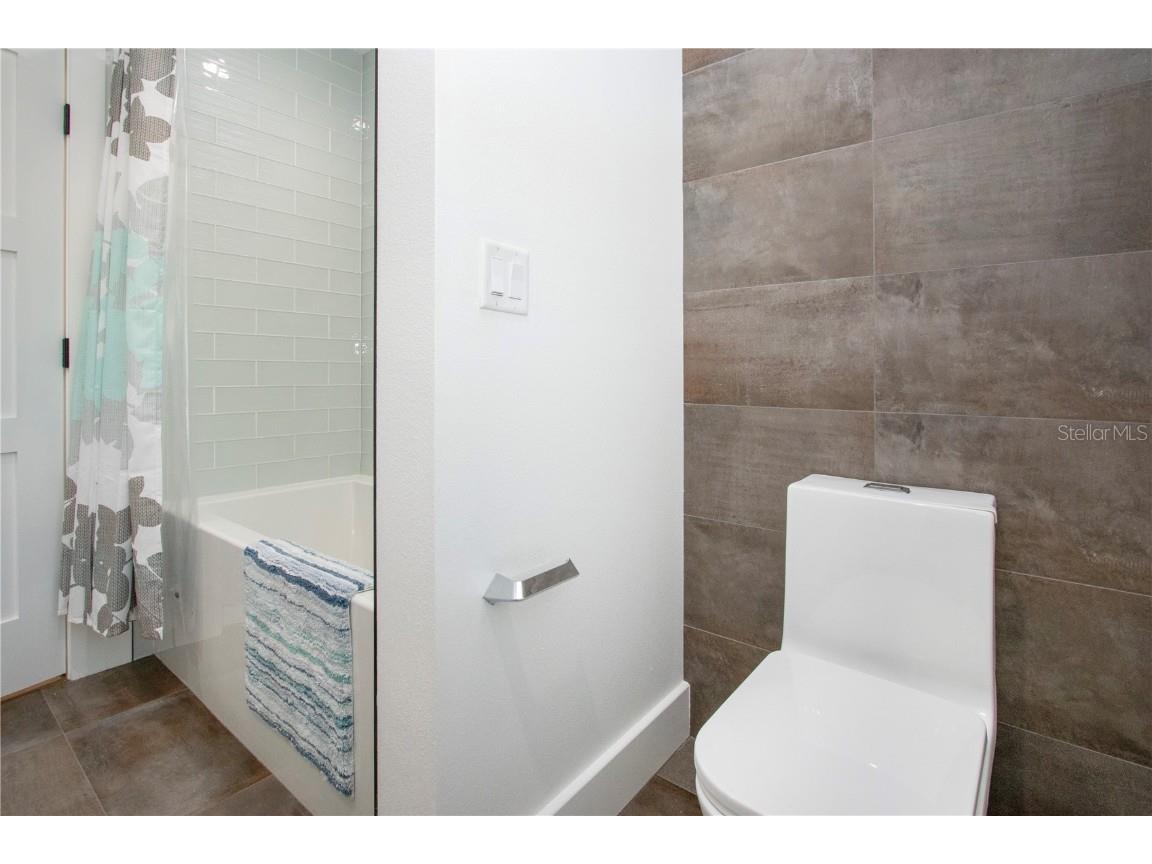 8607 50th Avenue W Bradenton FL 34210 A4670602 image76