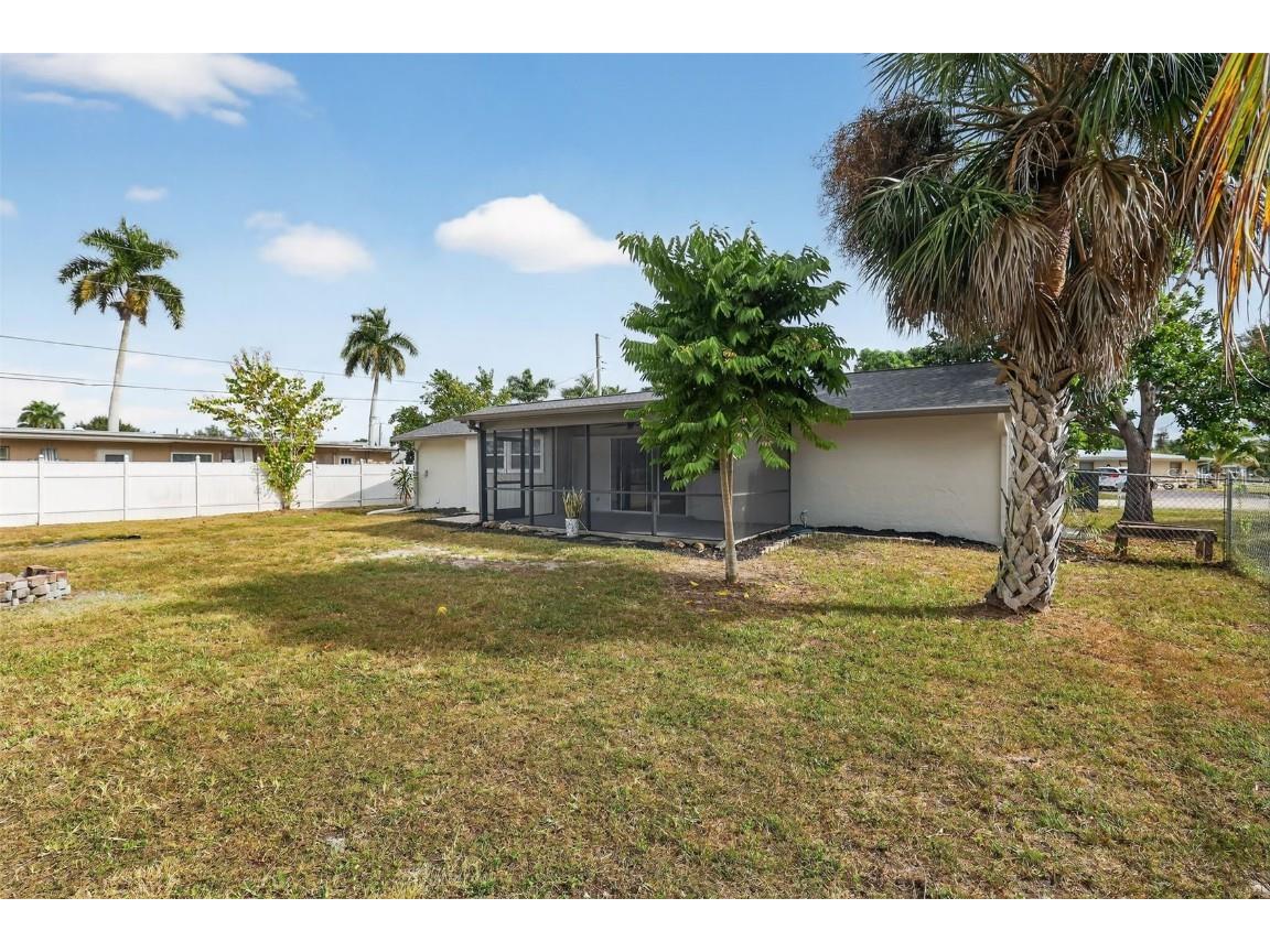 8607 Chatham Street Fort Myers FL 33907 A4673476 image26