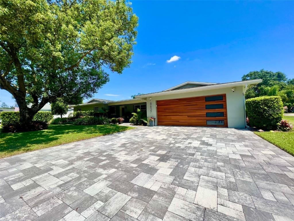 8607 Lsu Lane Orlando FL 32817 - LAKE IRMA CANAL O6134712 image1