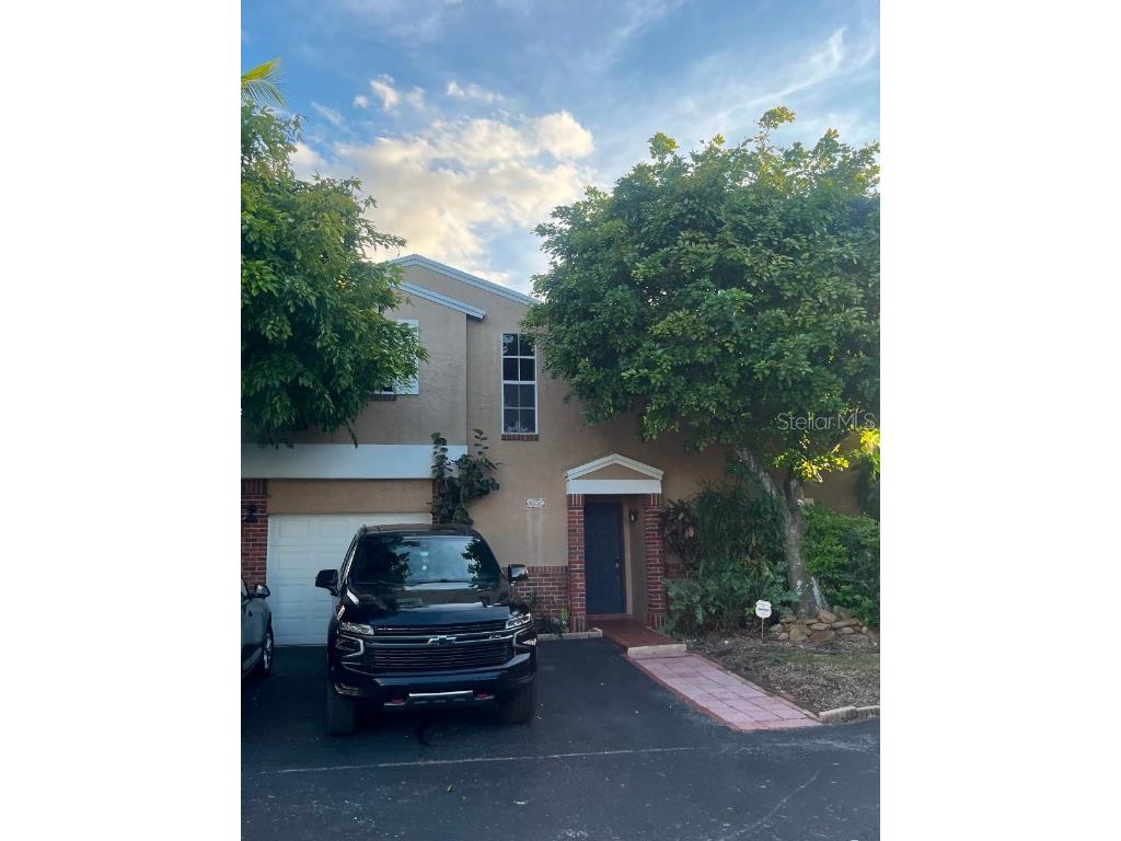 8608 NW 193rd Terrace Hialeah FL 33015 O6269659 image1