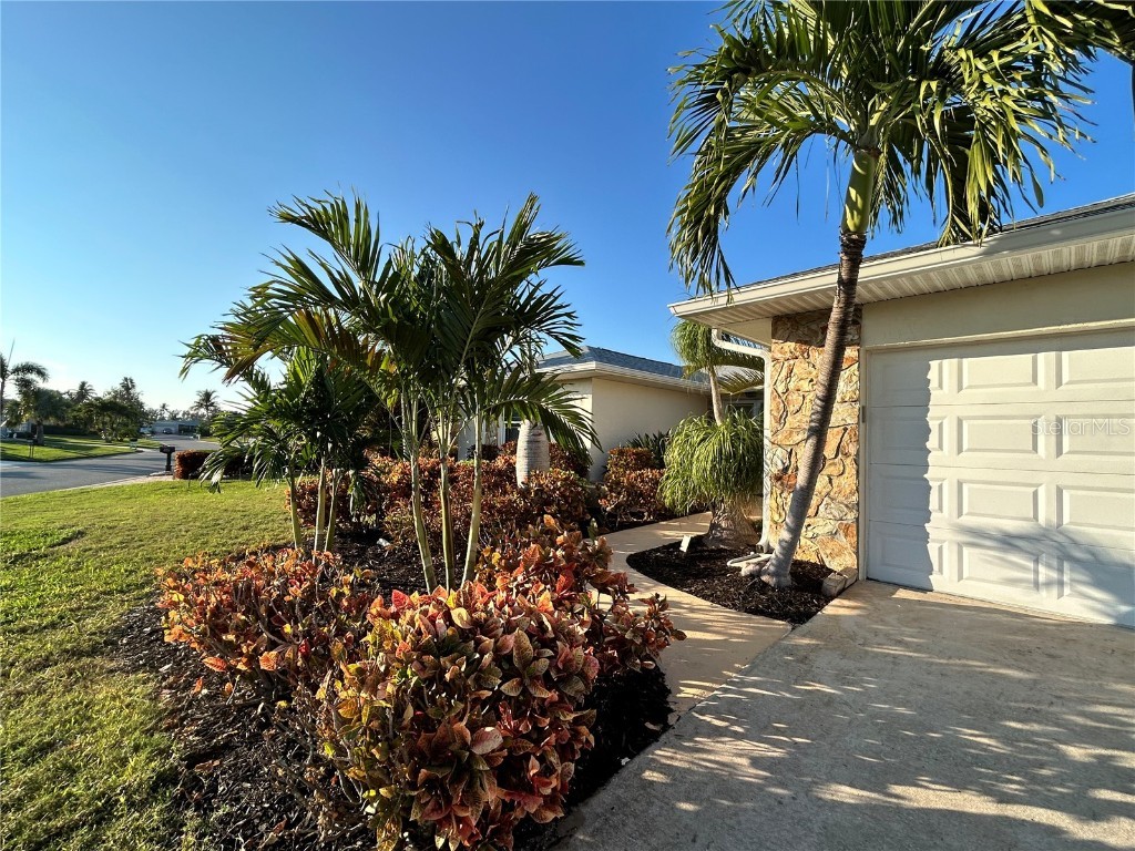 8611 51st Avenue W Bradenton FL 34210 A4674420 image2