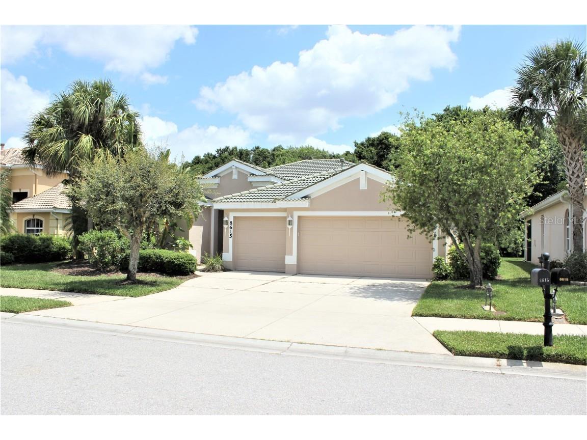 8615 Stone Harbour Loop Bradenton FL 34212 A4581215 image1