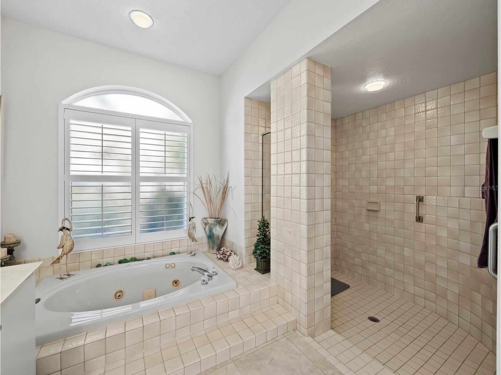 8615 Woodbriar Drive Sarasota FL 34238 A4690117 image37