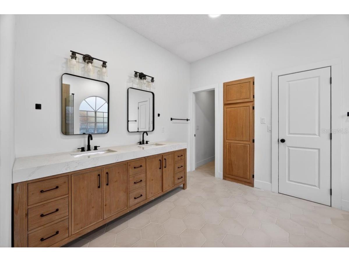 8618 Valley Ridge Court Orlando FL 32818 A4678971 image8