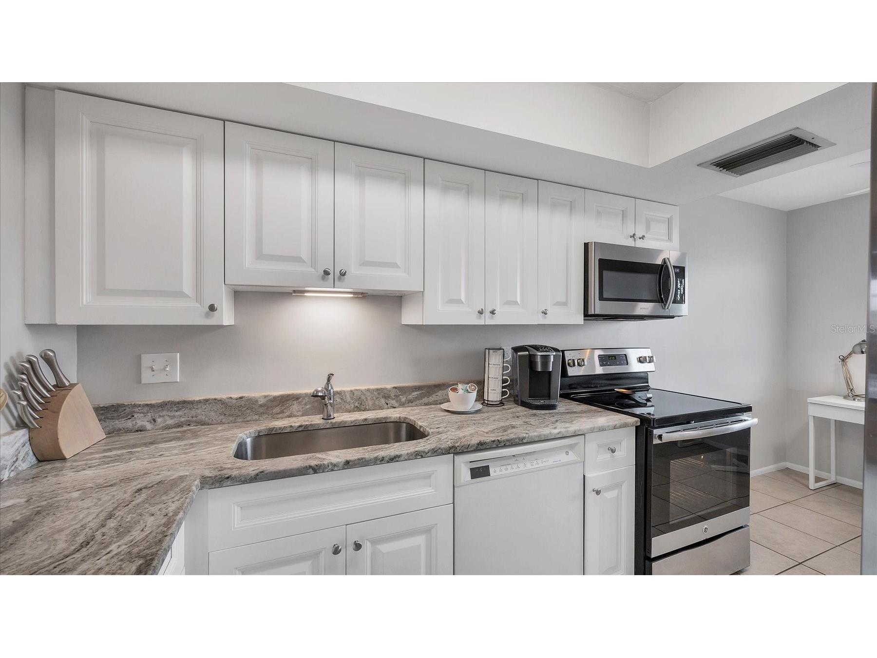 8625 Midnight Pass Road #506B Sarasota FL 34242 - SARASOTA BAY A4684215 image18