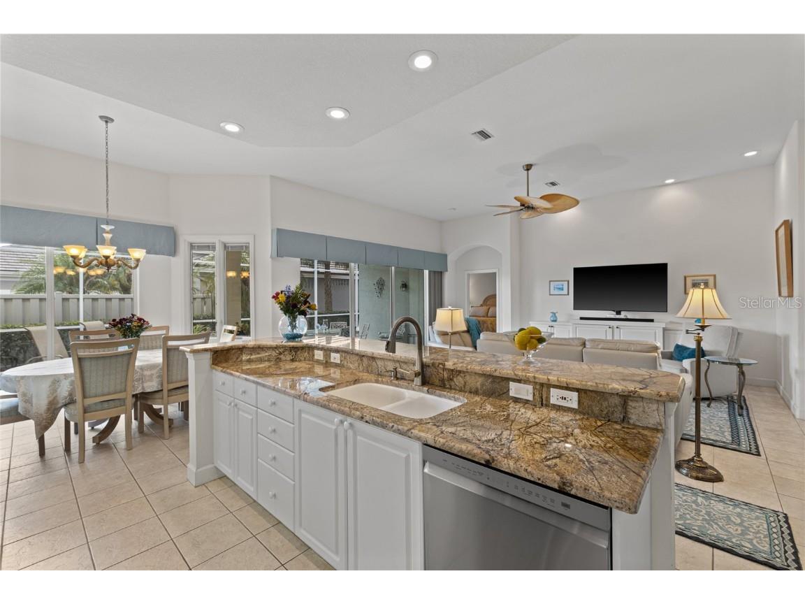 8630 51st Terrace E Bradenton FL 34211 A4648004 image6