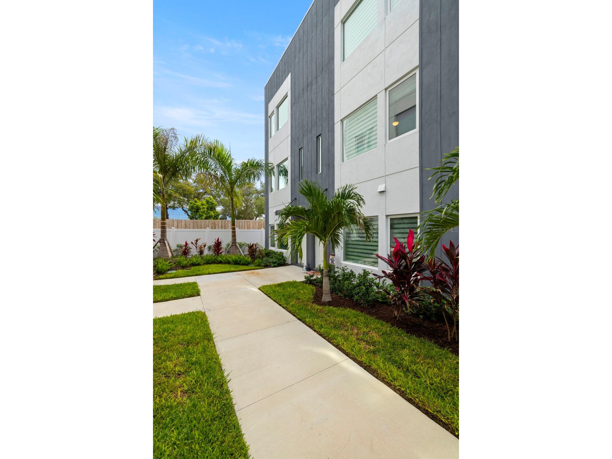 865 S 6 Avenue S #17 Saint Petersburg FL 33701 TB8472070 image20