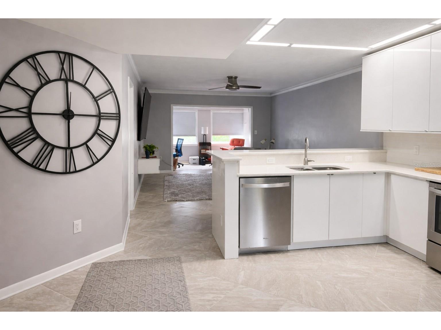 8651 10th Street N #228 Saint Petersburg FL 33702 TB8494746 image3