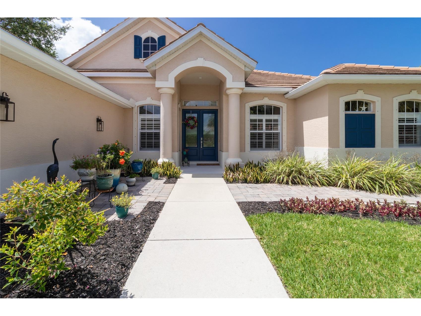 866 Oak Briar Lane Osprey FL 34229 A4655042 image1