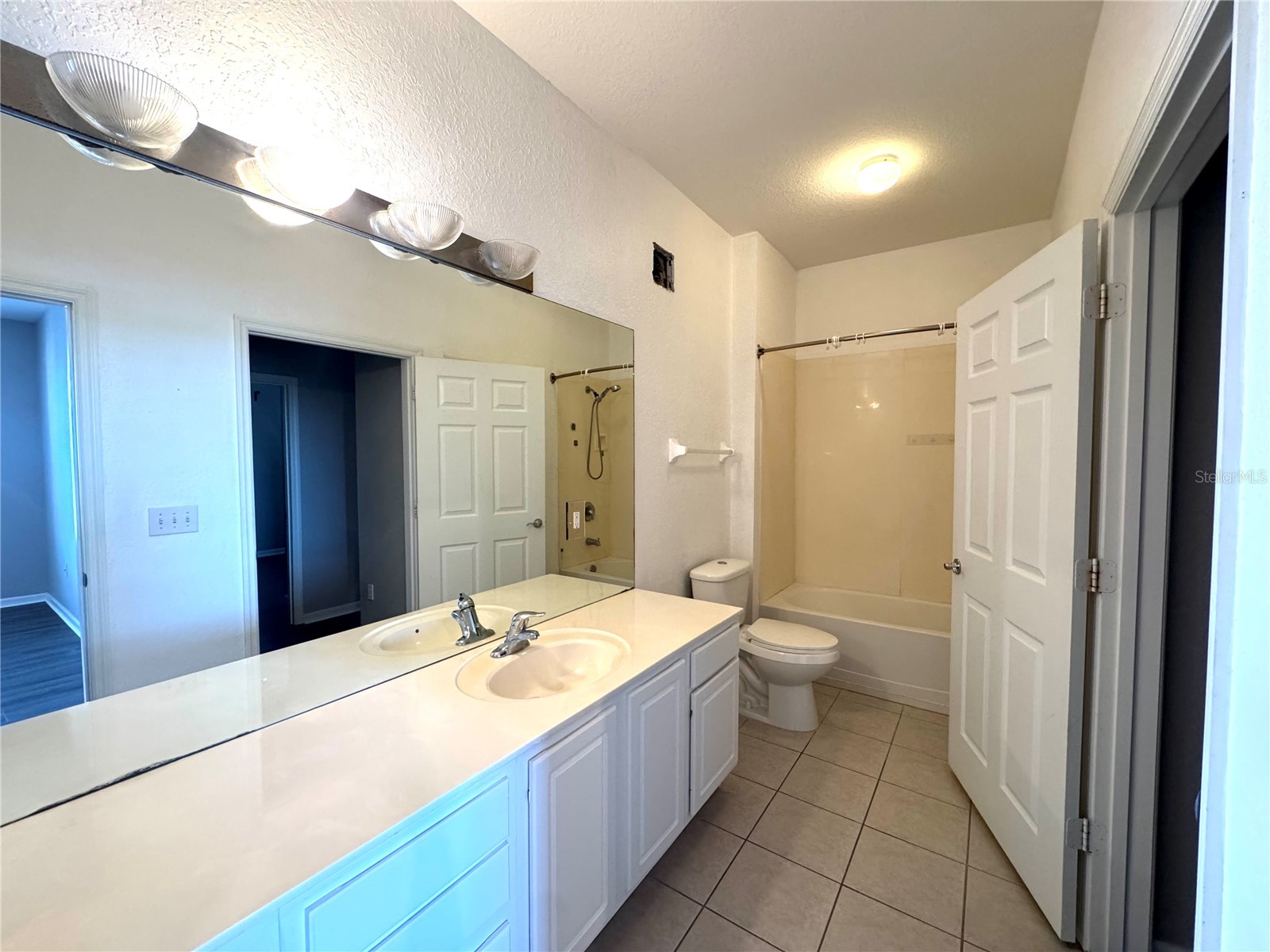 8660 Buccilli Drive #305 Orlando FL 32829 O6393402 image17