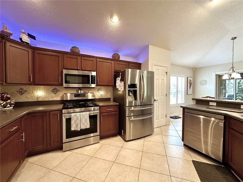 867 Castleberry Circle The Villages FL 32162 OM697819 image10