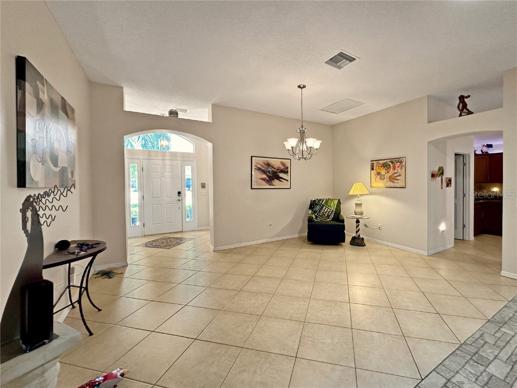 867 Castleberry Circle The Villages FL 32162 OM697819 image7