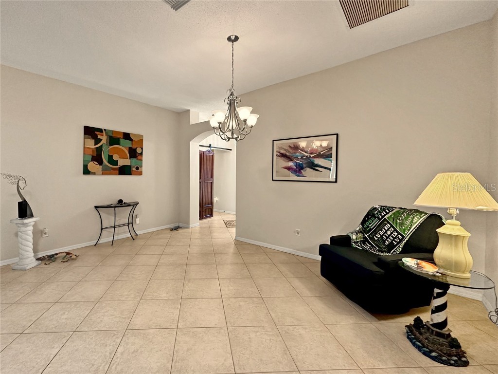 867 Castleberry Circle The Villages FL 32162 OM697819 image8