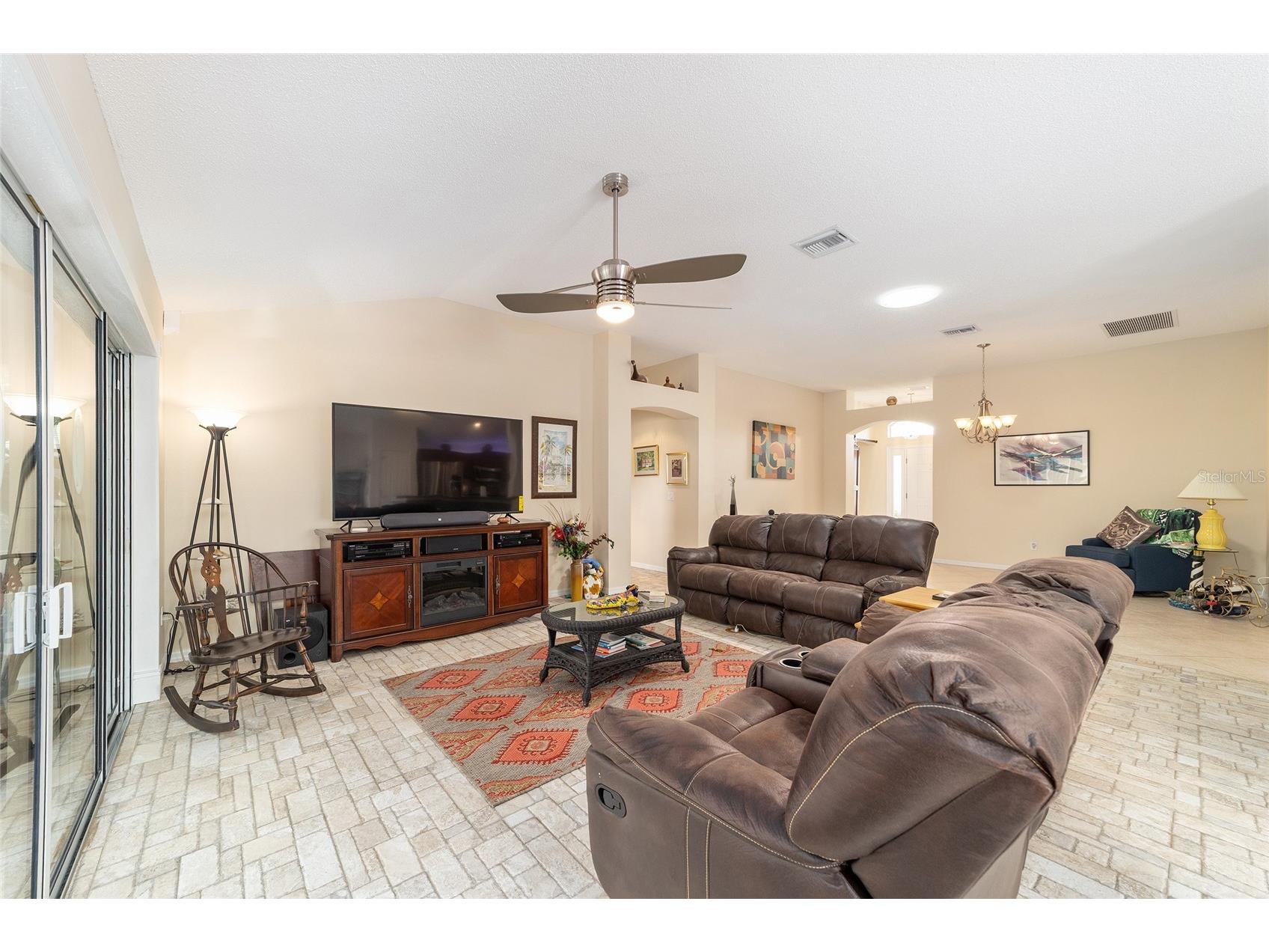 867 Castleberry Circle The Villages FL 32162 OM724587 image12