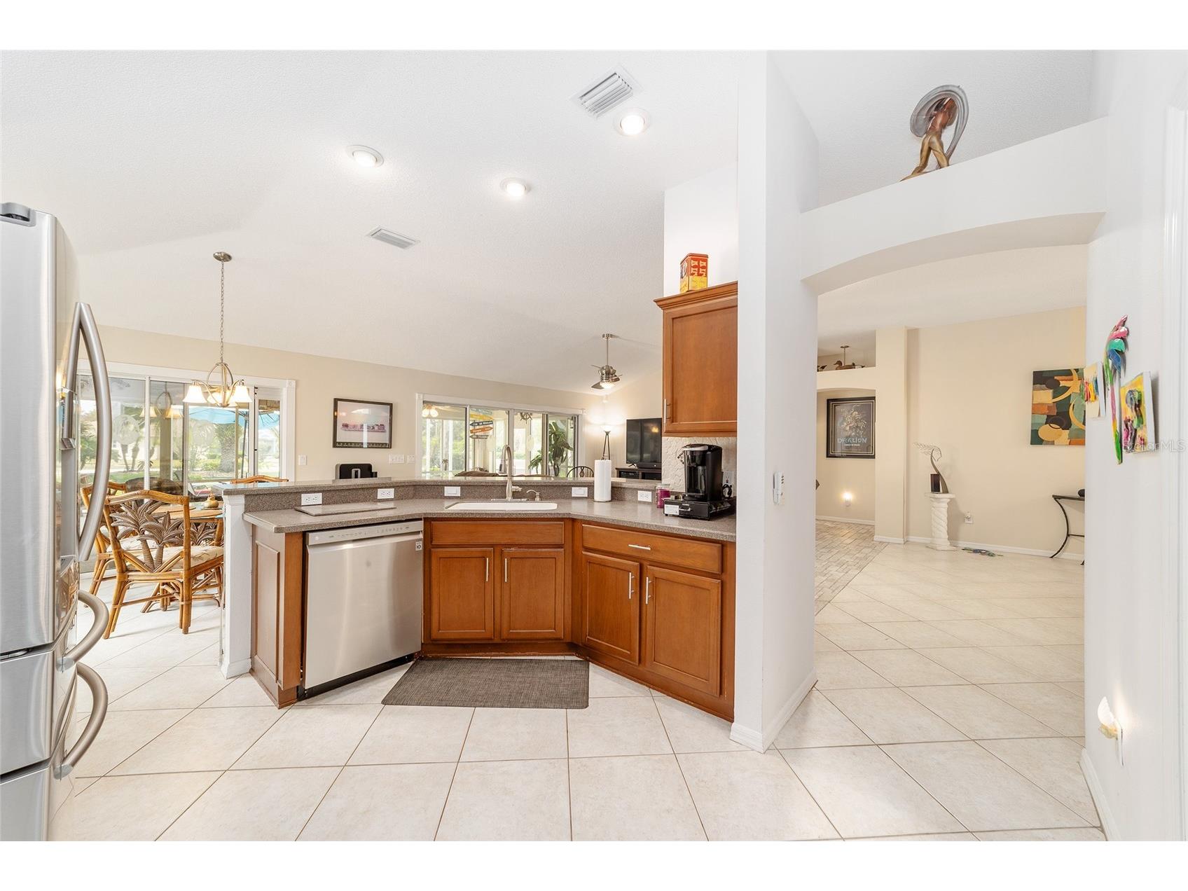 867 Castleberry Circle The Villages FL 32162 OM724587 image19