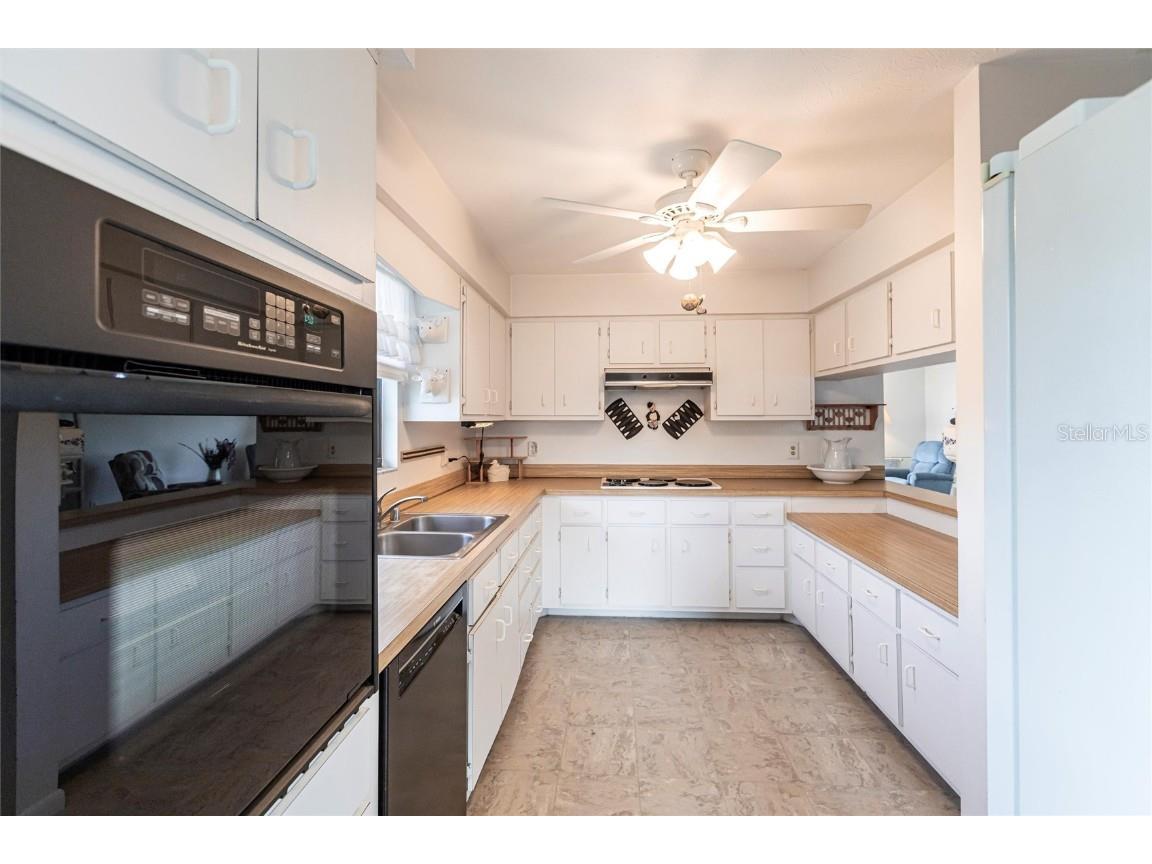 8677 Whispering Pines Drive Saint James City FL 33956 A4639928 image13