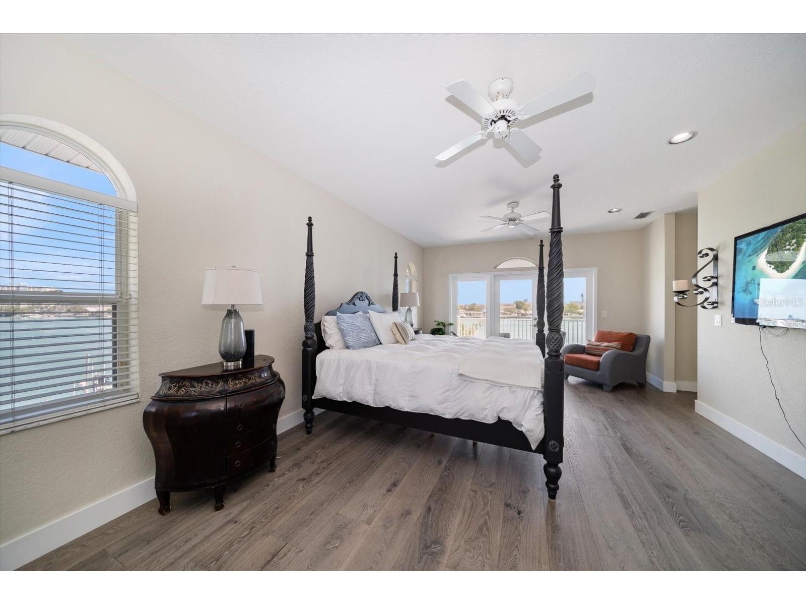 8685 E Bay Drive Treasure Island FL 33706 - BLIND PASS WATERWAY TB8487230 image25