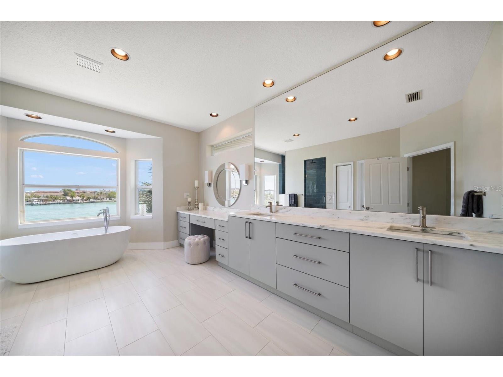 8685 E Bay Drive Treasure Island FL 33706 - BLIND PASS WATERWAY TB8487230 image36