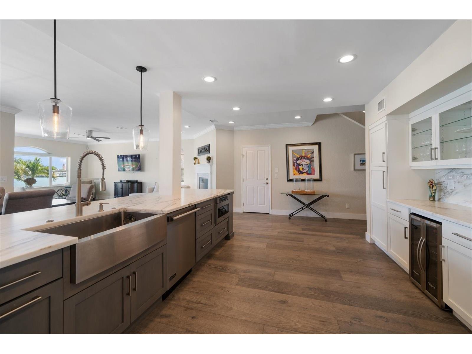 8685 E Bay Drive Treasure Island FL 33706 - BLIND PASS WATERWAY TB8487230 image8