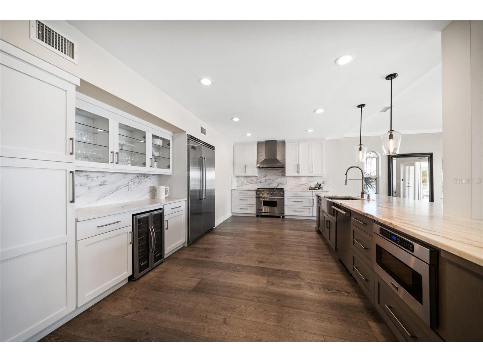 8685 E Bay Drive Treasure Island FL 33706 - BLIND PASS WATERWAY TB8487230 image9