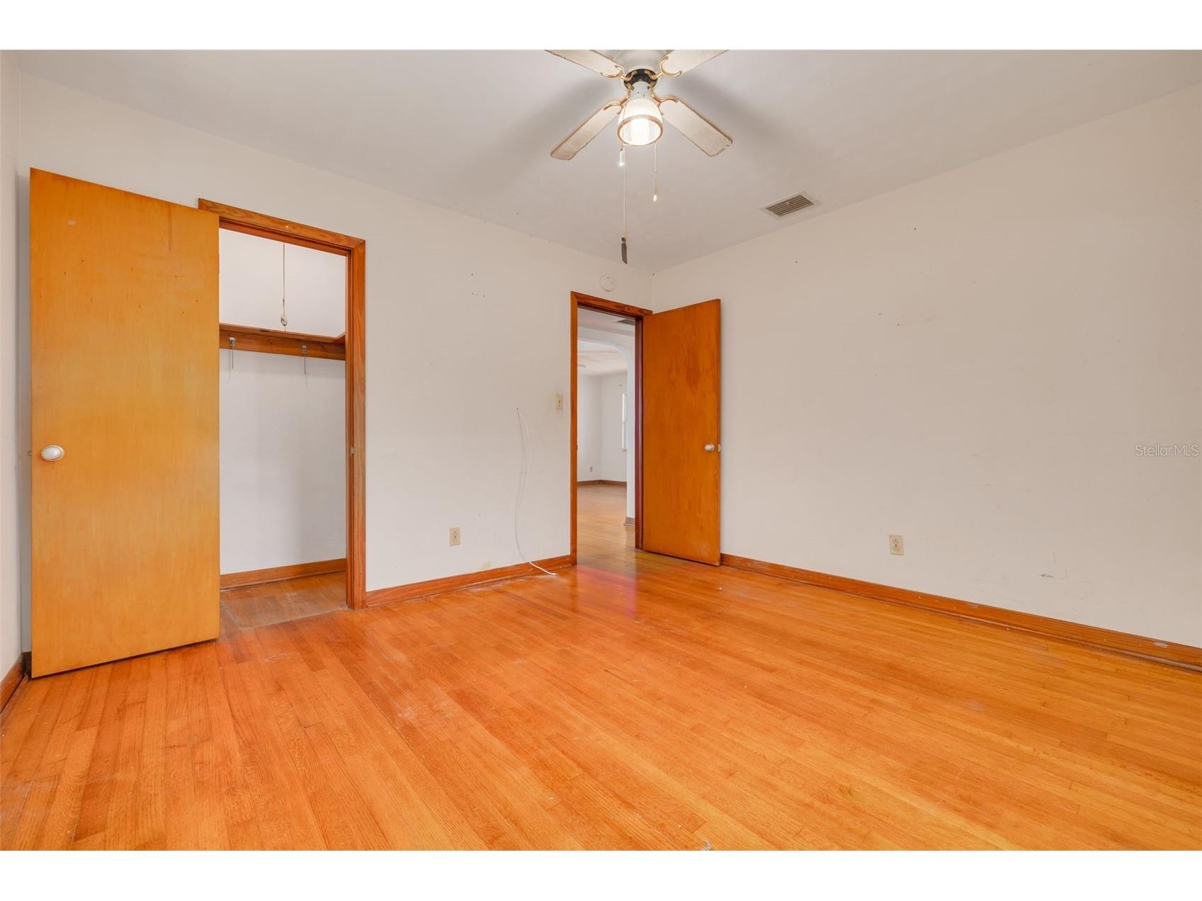 869 53rd Avenue S Saint Petersburg FL 33705 TB8526397 image11