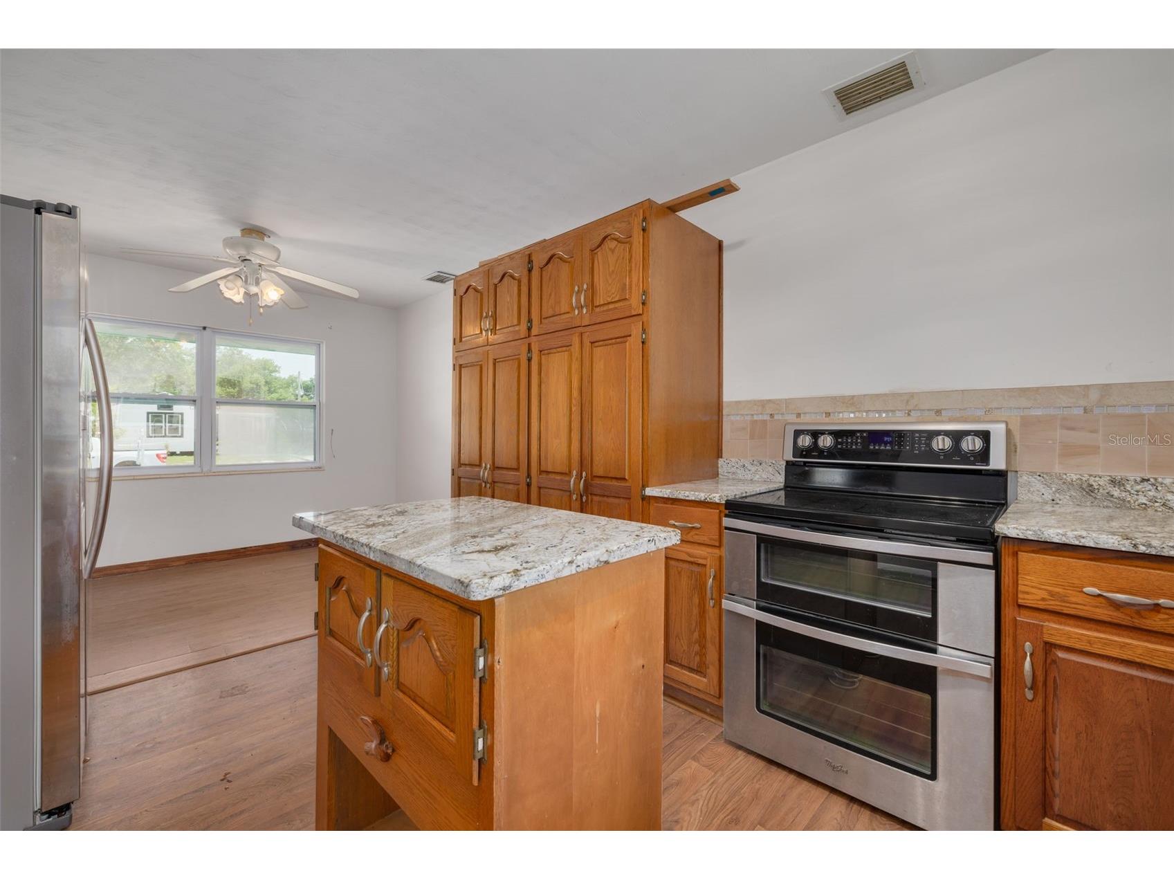 869 53rd Avenue S Saint Petersburg FL 33705 TB8526397 image6