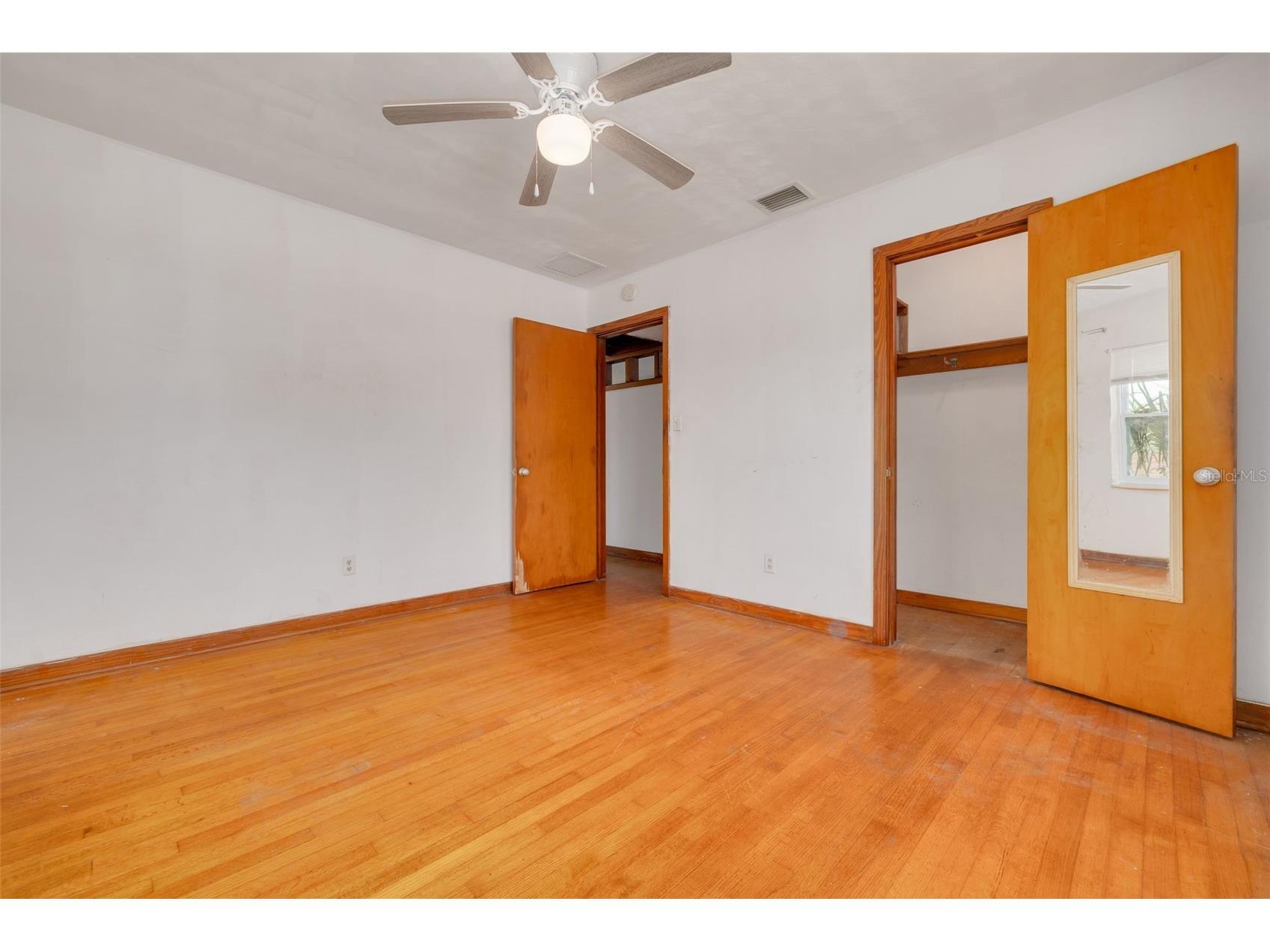 869 53rd Avenue S Saint Petersburg FL 33705 TB8526397 image8
