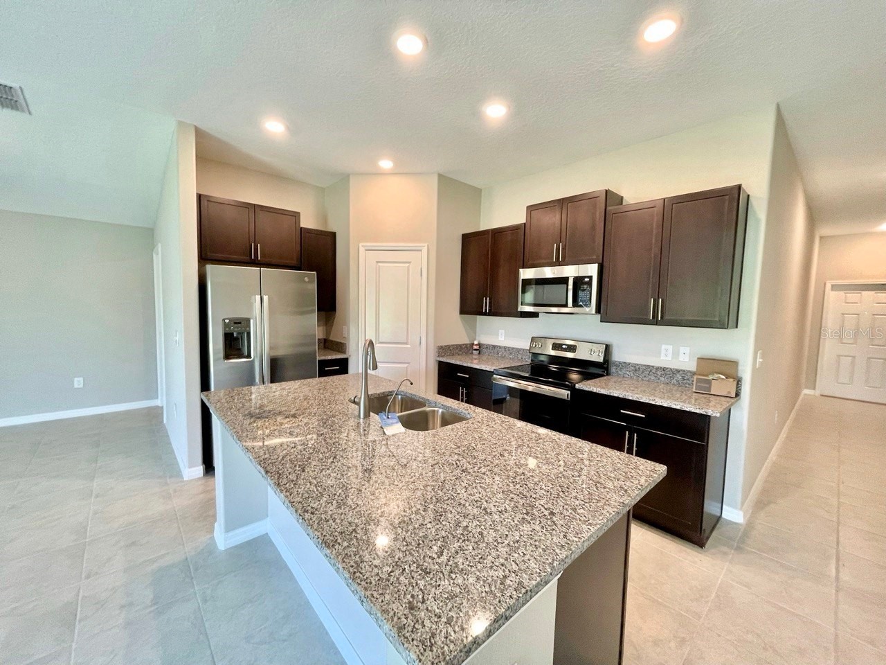 869 Anchor Bend Drive Ruskin FL 33570 TB8486601 image4