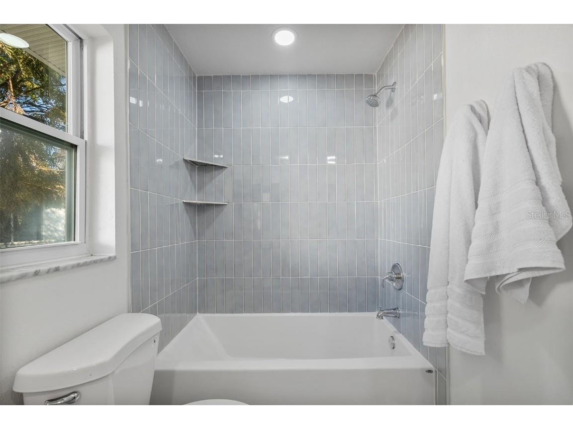 869 Deville Drive E Largo FL 33771 TB8447913 image28