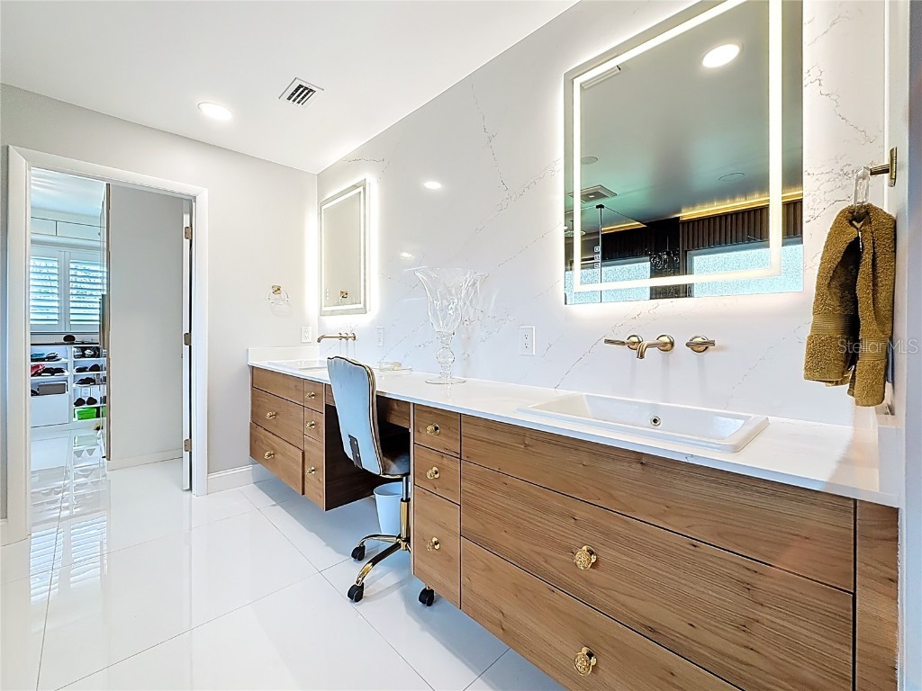 8693 15th Street N Saint Petersburg FL 33702 TB8433697 image52