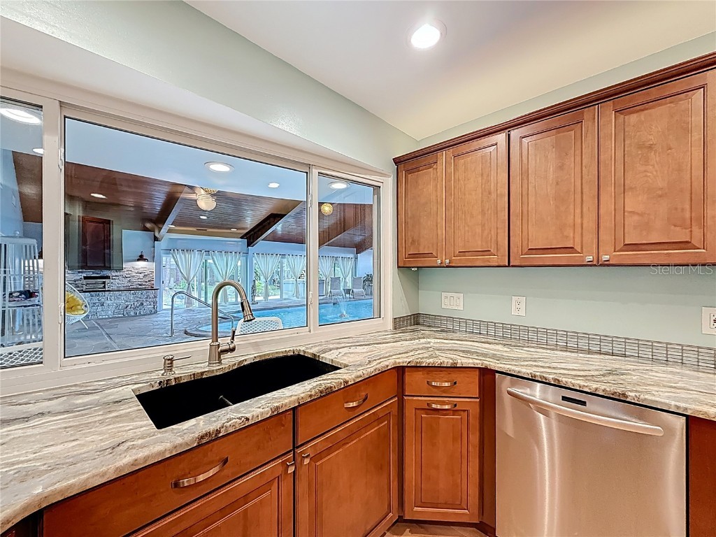 8693 15th Street N Saint Petersburg FL 33702 TB8438087 image35